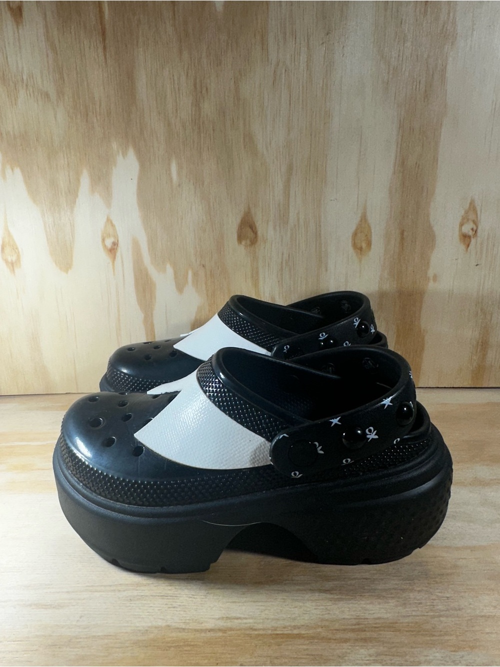 Crocs Wednesday Adams Stomp Clogs Women’s Size 7